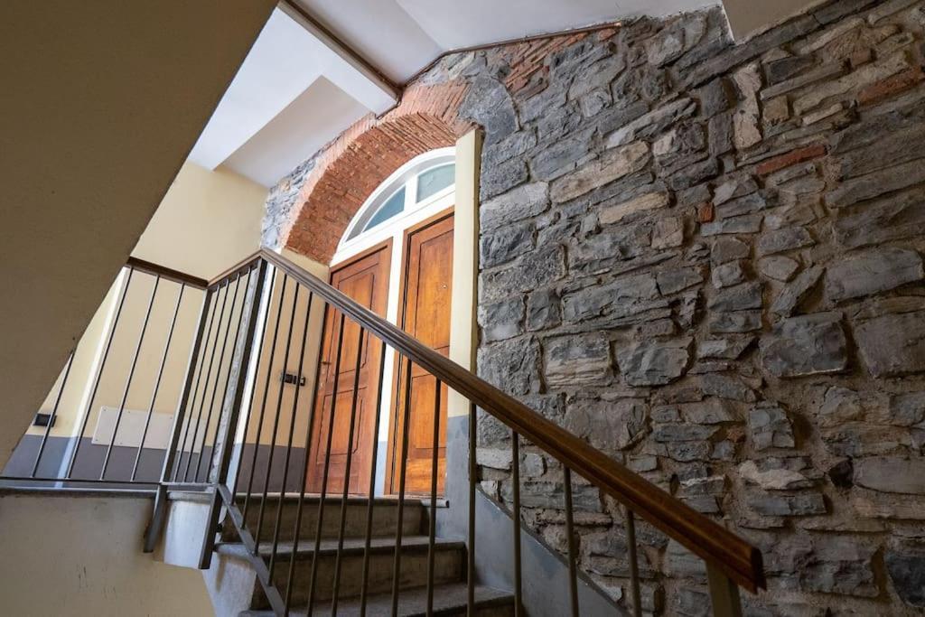 Alloggio Del 1400 Nel Cuore Del Centro Storico A 2 Min Dal Porto E Con 2 Bici Gratuite كومو المظهر الخارجي الصورة