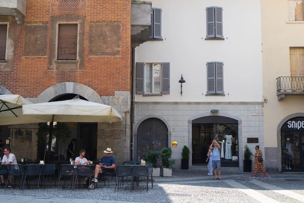Alloggio Del 1400 Nel Cuore Del Centro Storico A 2 Min Dal Porto E Con 2 Bici Gratuite كومو المظهر الخارجي الصورة
