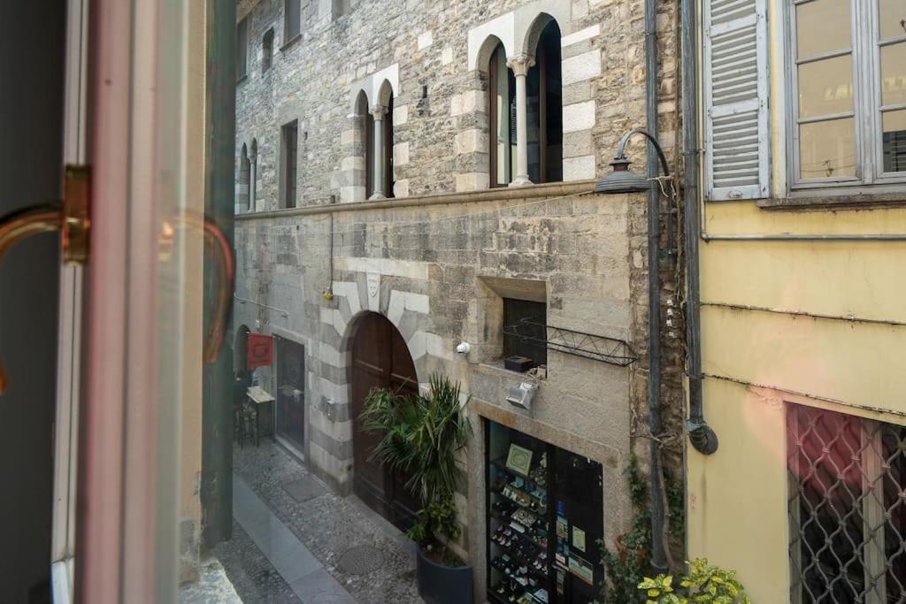 Alloggio Del 1400 Nel Cuore Del Centro Storico A 2 Min Dal Porto E Con 2 Bici Gratuite كومو المظهر الخارجي الصورة